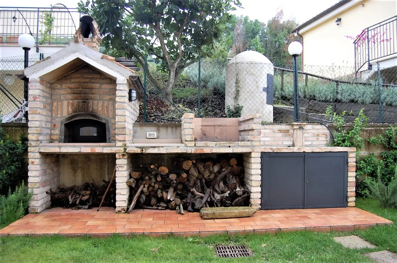 Exterior photo 7