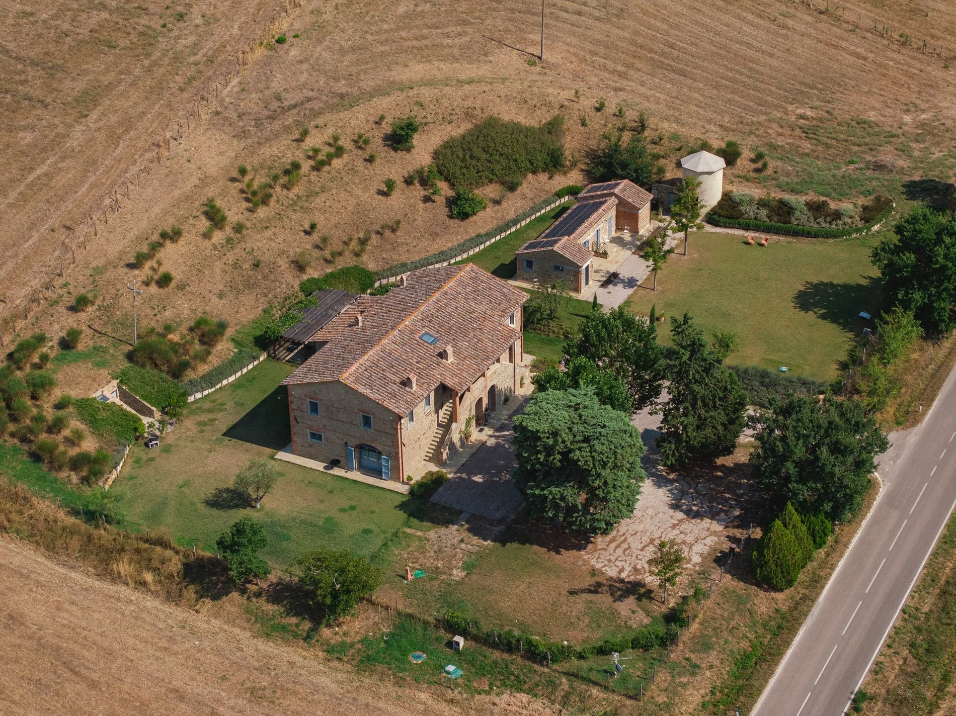 Exterior photo 2