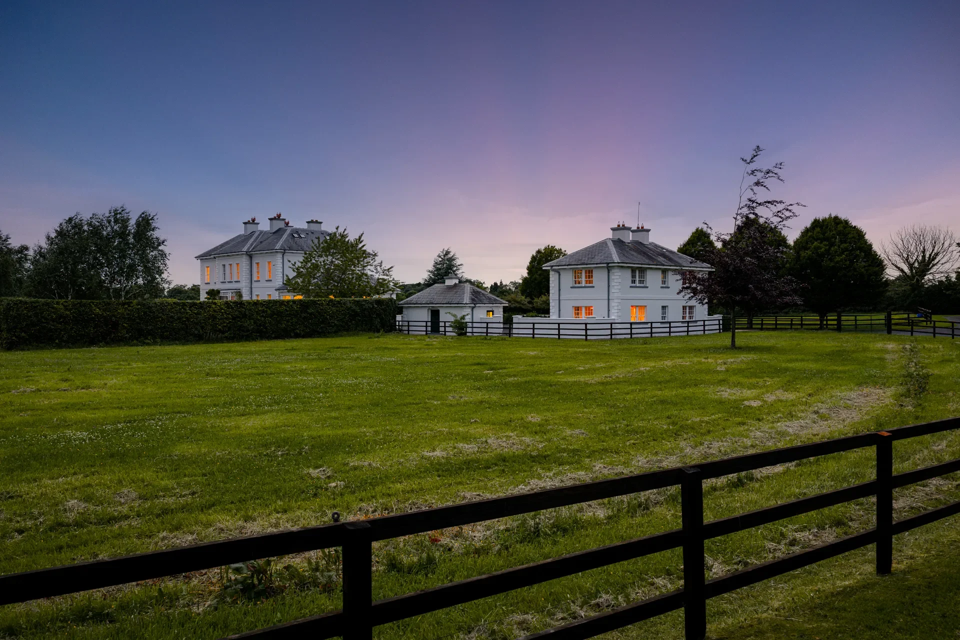 Exterior photo 6