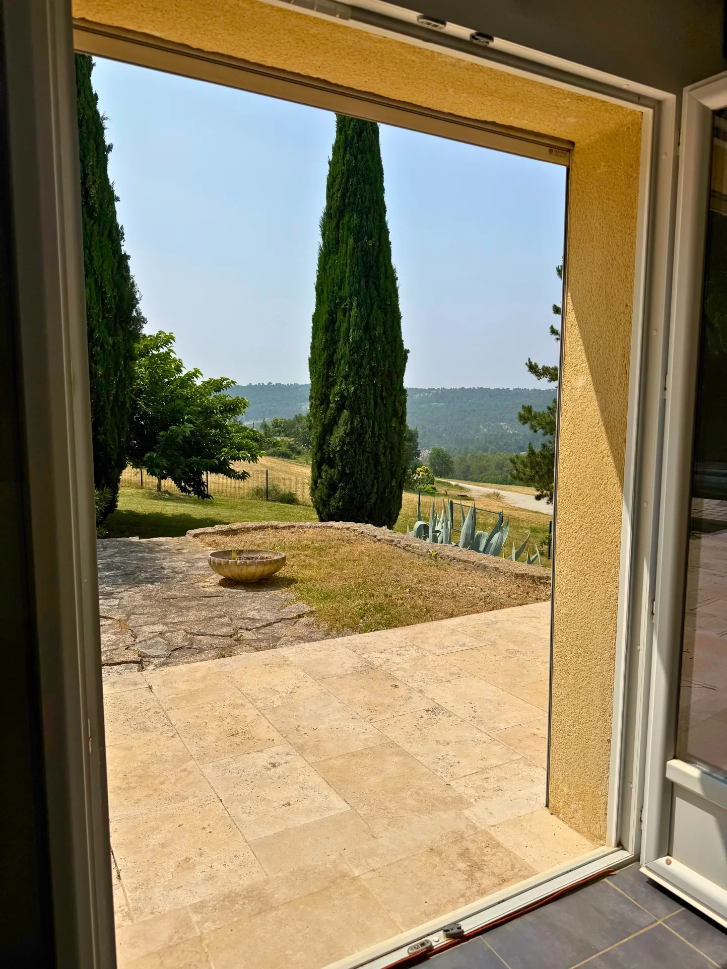 Pierrevert, Provence-Alpes-Côte d'Azur, France. - Photo 3