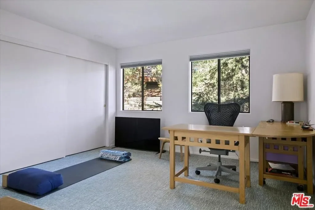 1358 Killarney Avenue, Los Angeles, California, United States. - Photo 19