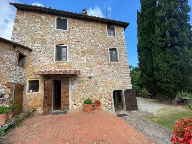 Exterior photo 2