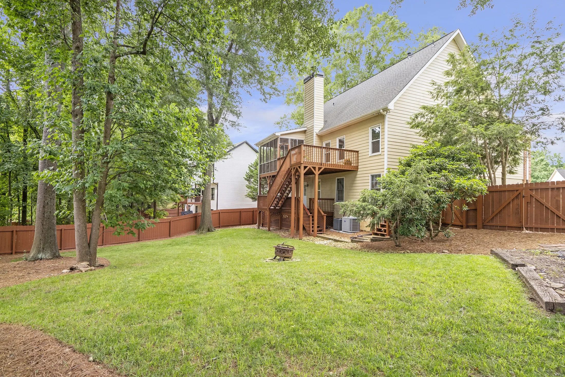 Exterior photo 2