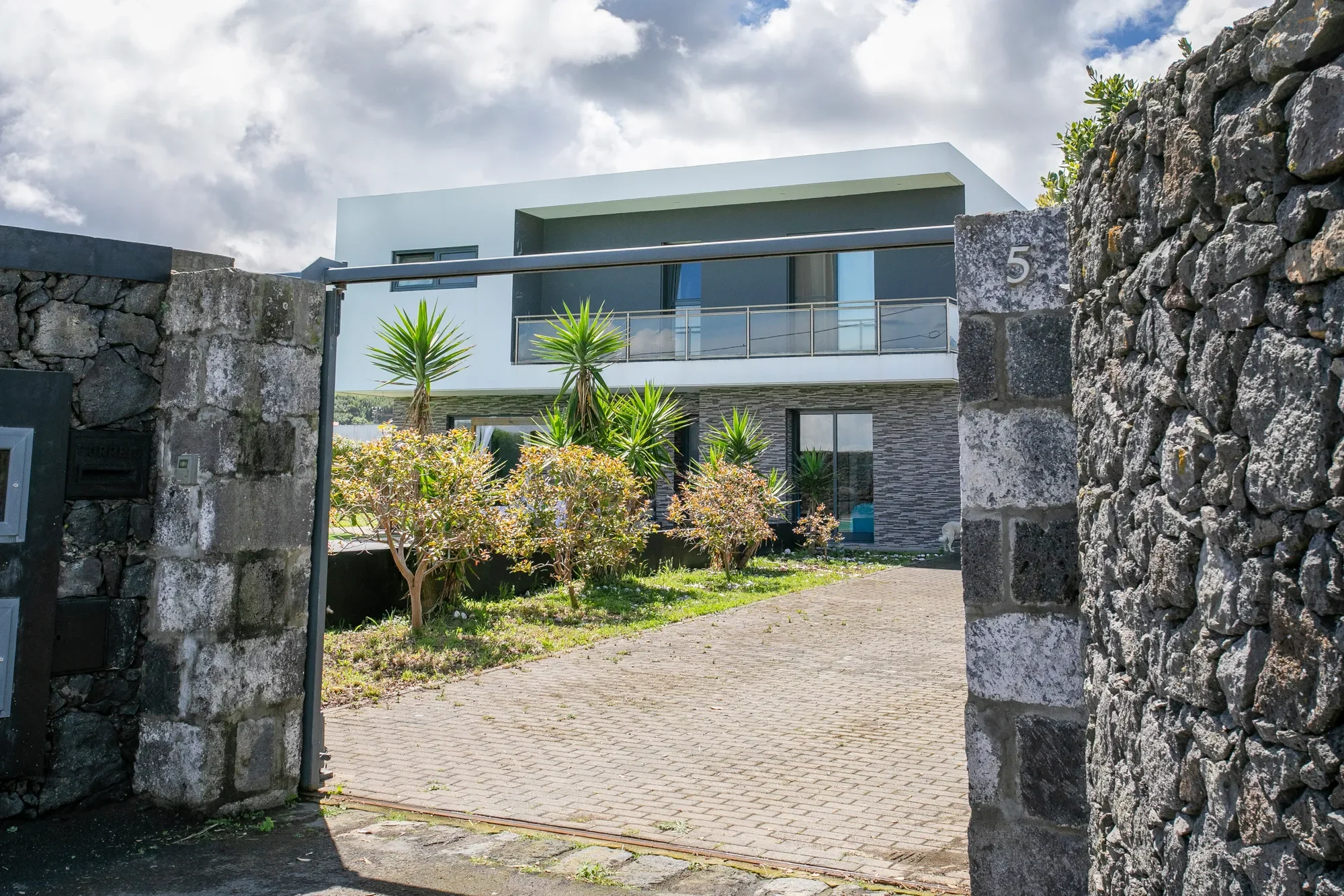9600 Ribeirinha, Portugal, Ribeirinha, Azores, Portugal. - Photo 2