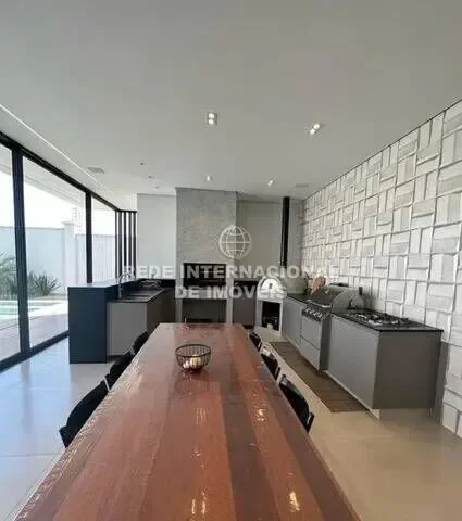 High Standard Penthouse with 326m 3 Bedrooms being all Suites being the master with closet Office
