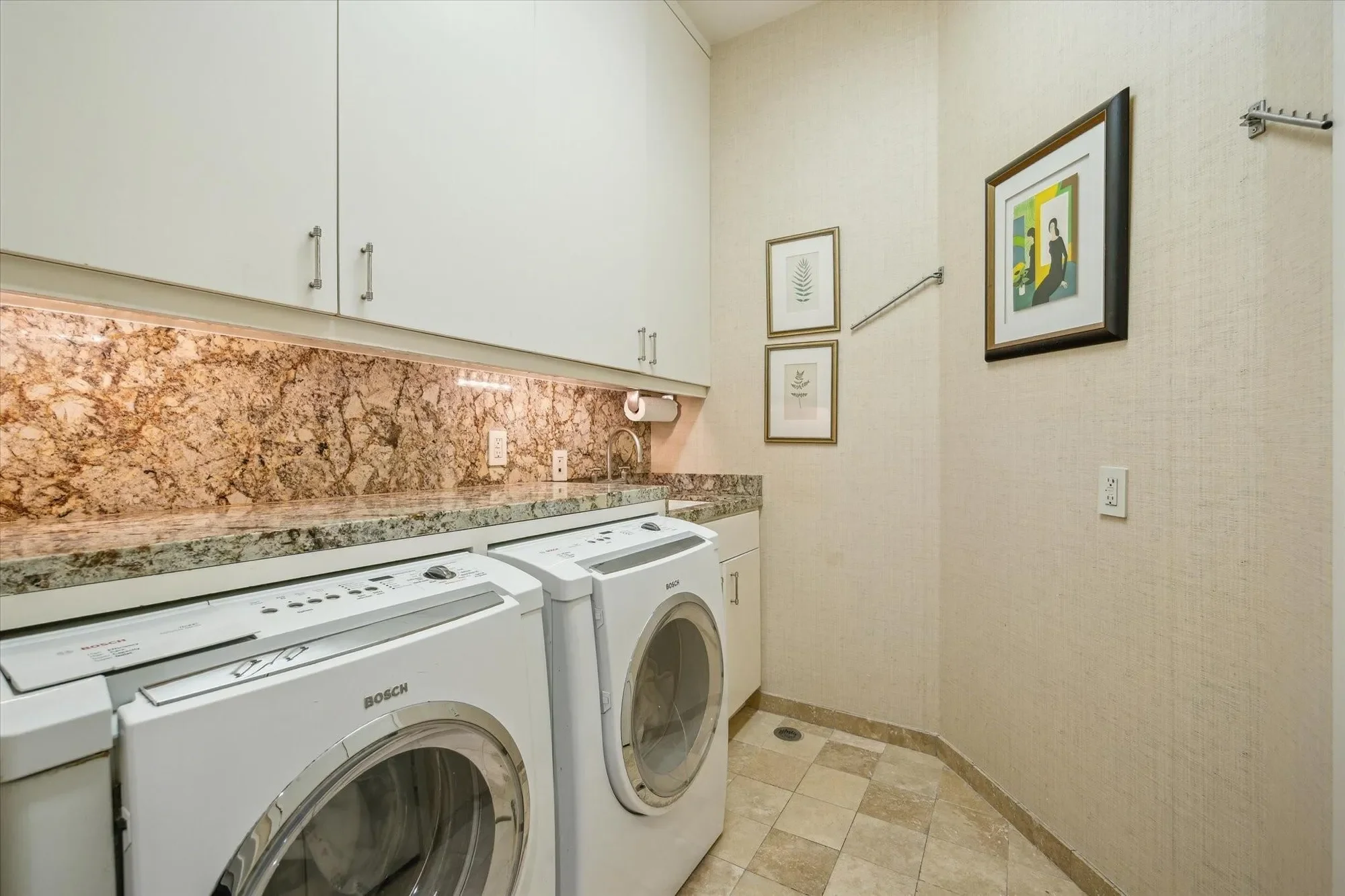 20 Eaton Square, Houston, Texas, United States. - Photo 42