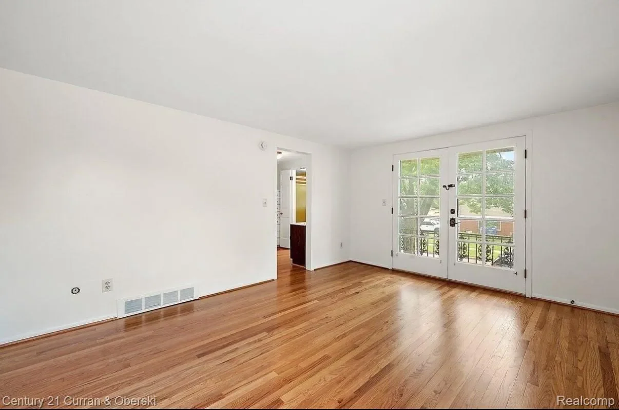 26004 Shirley Lane, Dearborn Heights, MI 48127, Dearborn, Michigan, United States. - Photo 41