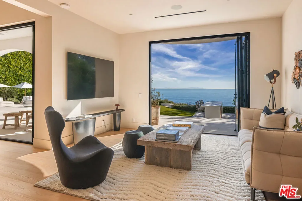 24824 Pacific Coast Highway, Malibu, California, United States. - Photo 6