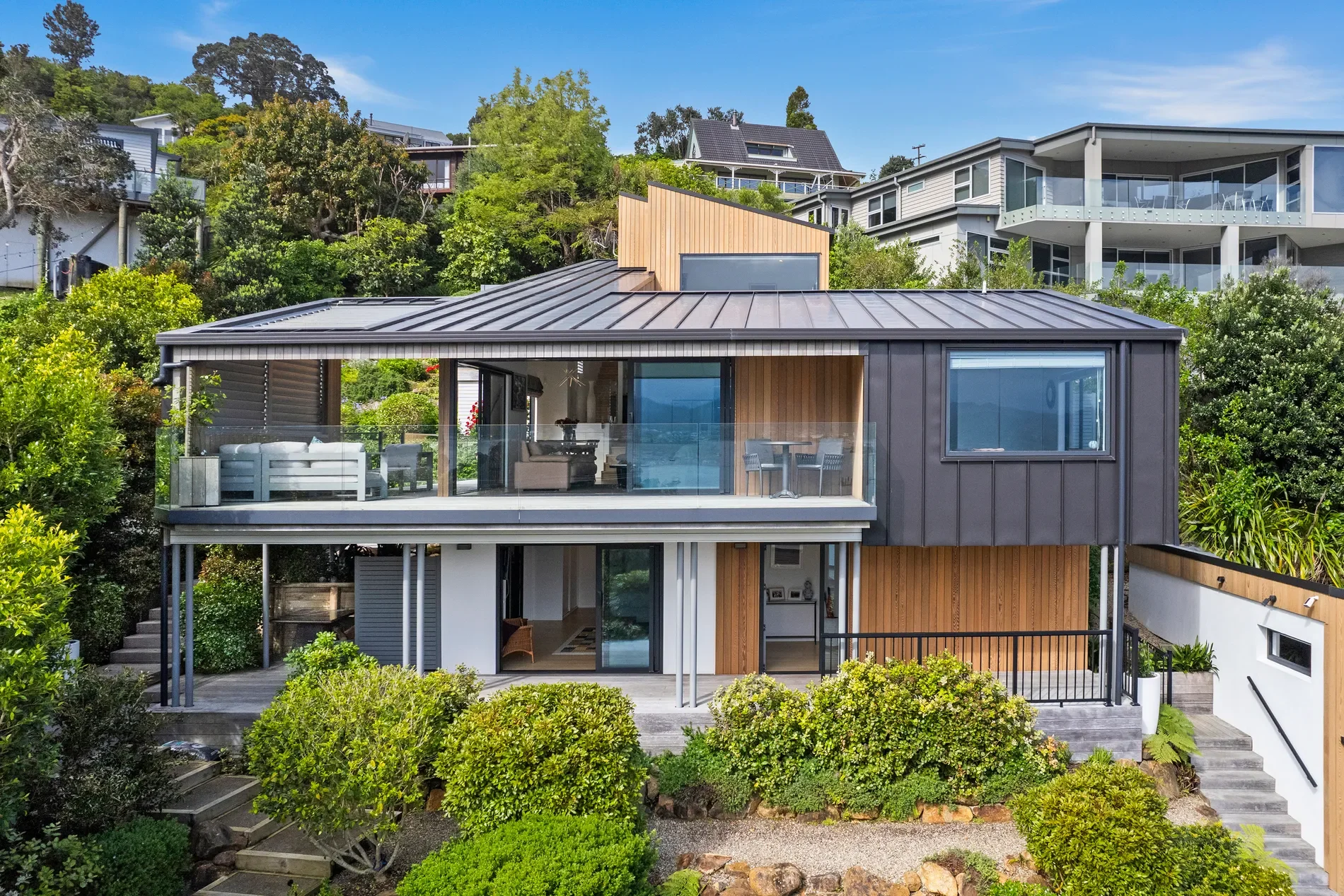 Exterior photo 5