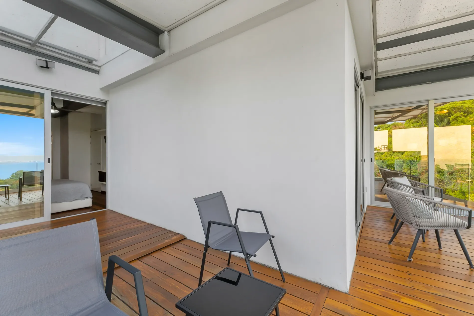 Exterior photo 7