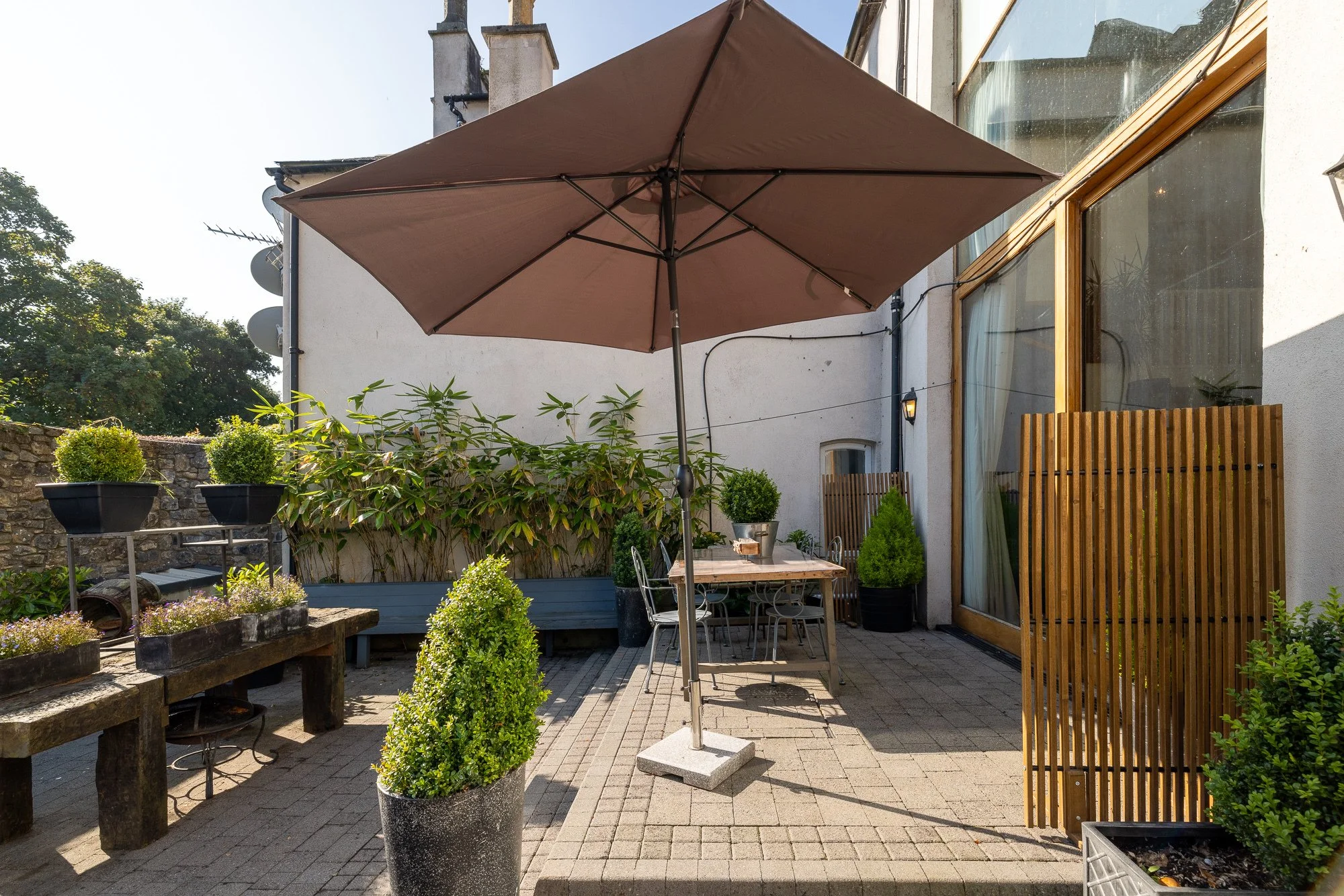 Exterior photo 11