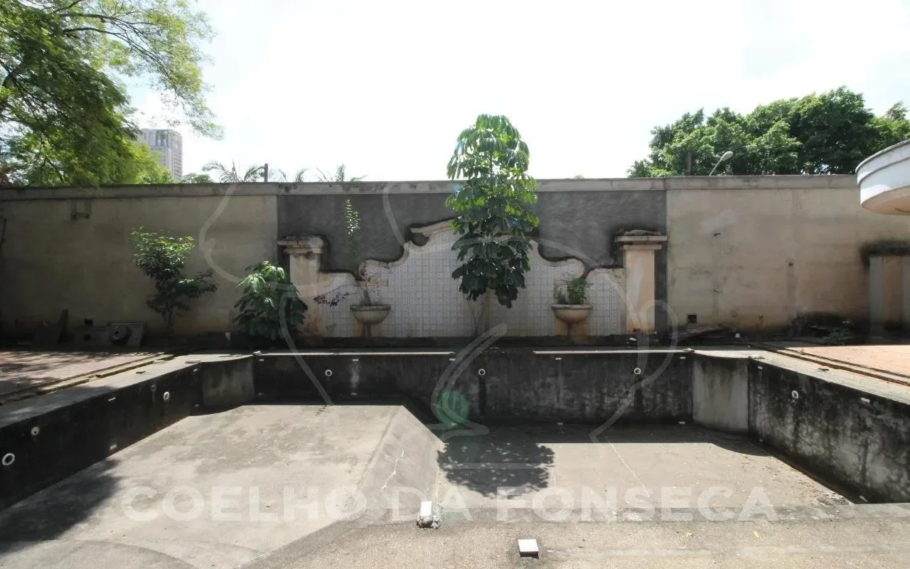 Exterior photo 5