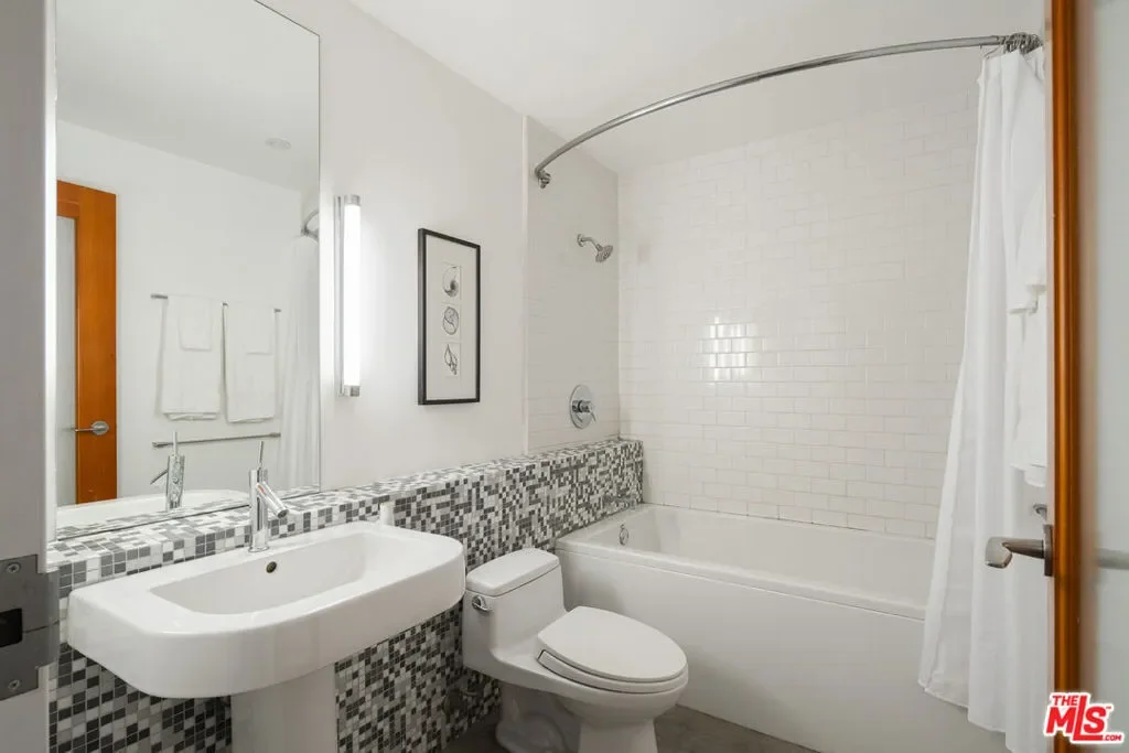424 S Broadway, Los Angeles, California, United States. - Photo 8
