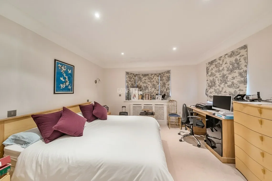 Eleanor Crescent Mill Hill Village, London, England, United Kingdom. - Photo 13