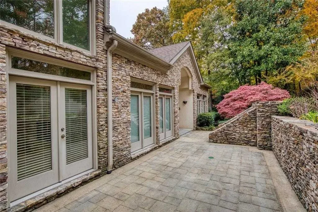 Exterior photo 4