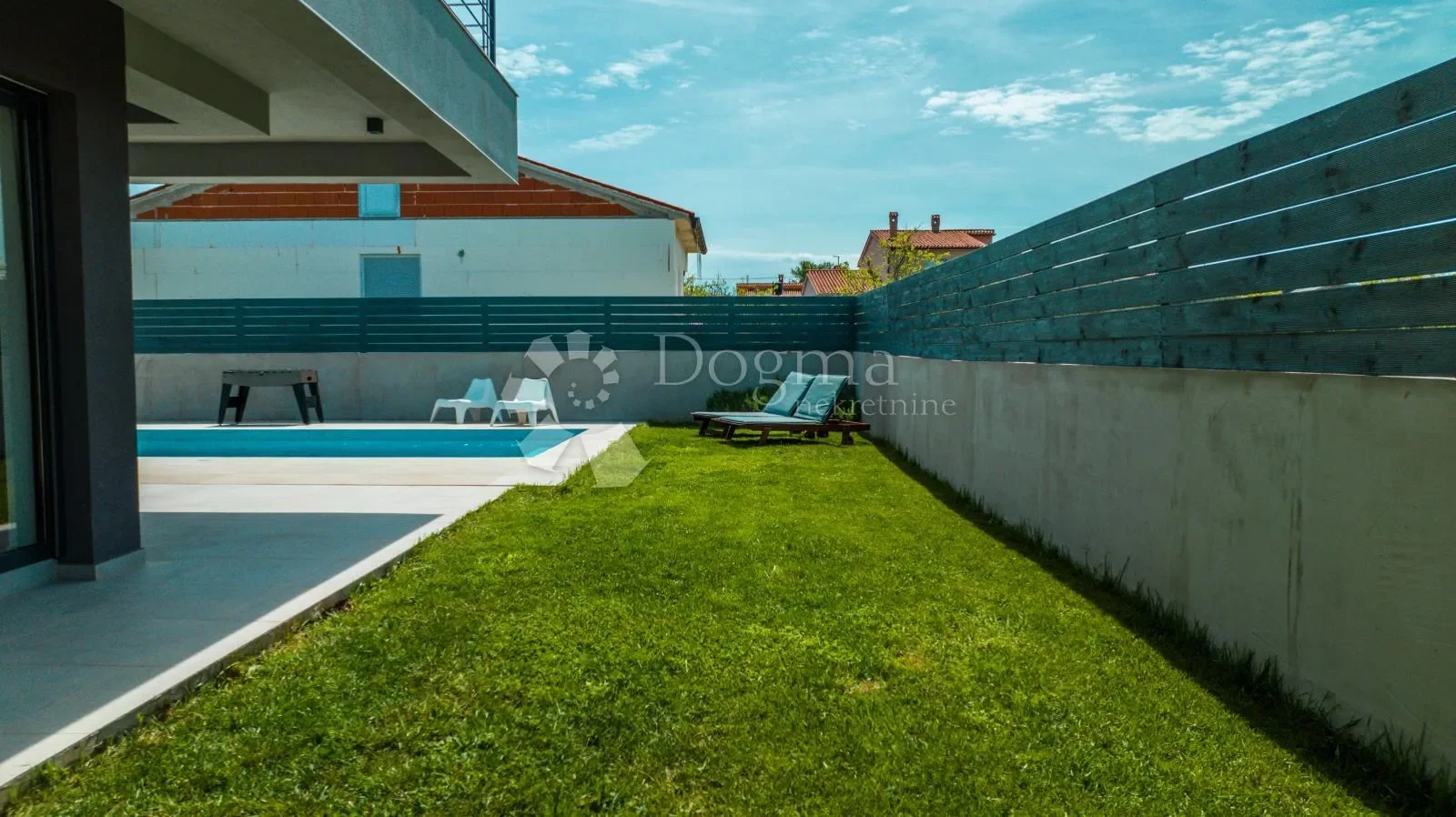 Exterior photo 12