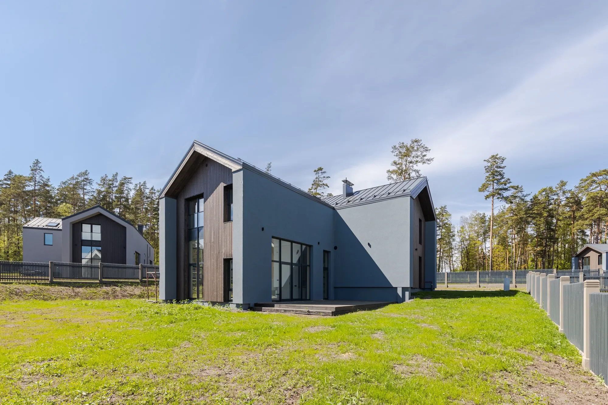 Exterior photo 2