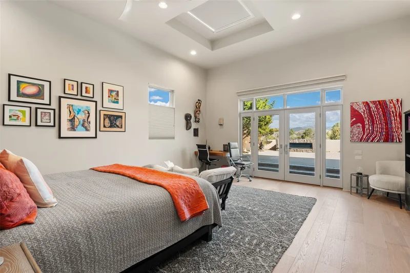 915 Old Santa Fe Trail , Santa Fe, NM 87505, Santa Fe, New Mexico, United States. - Photo 42