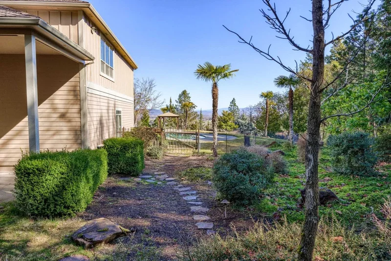 4459 Old Stage Road , Central Point, OR 97502, Medford, Oregon, United States. - Photo 4