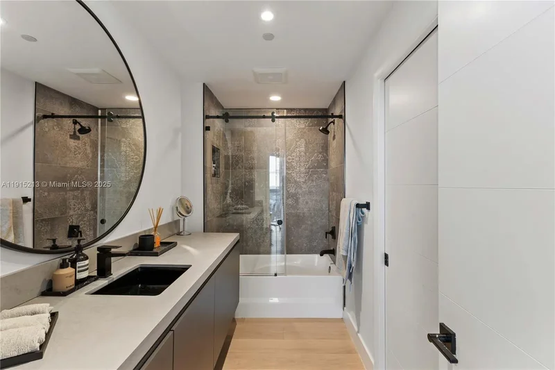 2020 N Bayshore Dr 2401, Miami, Florida, United States. - Photo 22
