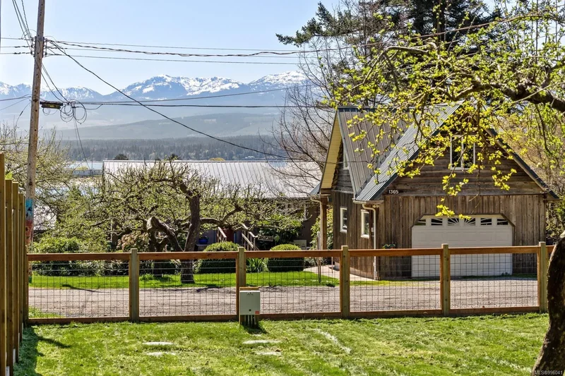 1304 Midden Rd, Comox, British Columbia, Canada. - Photo 30