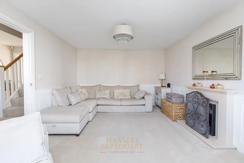 9 Field Drive, Crawley Down, Crawley, RH10 4AE, Crawley Down, England, United Kingdom. - Photo 4