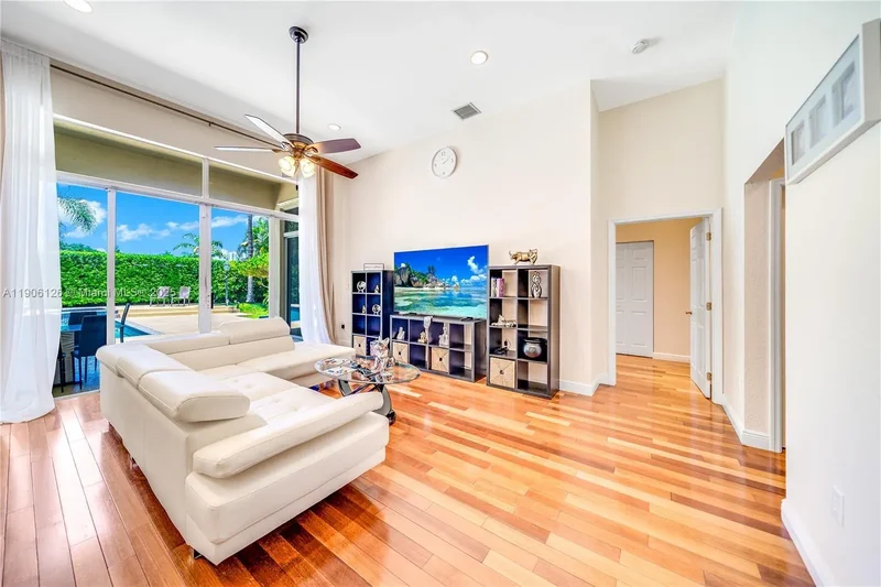 1241 S 13th Ave, Hollywood, Florida, United States. - Photo 15