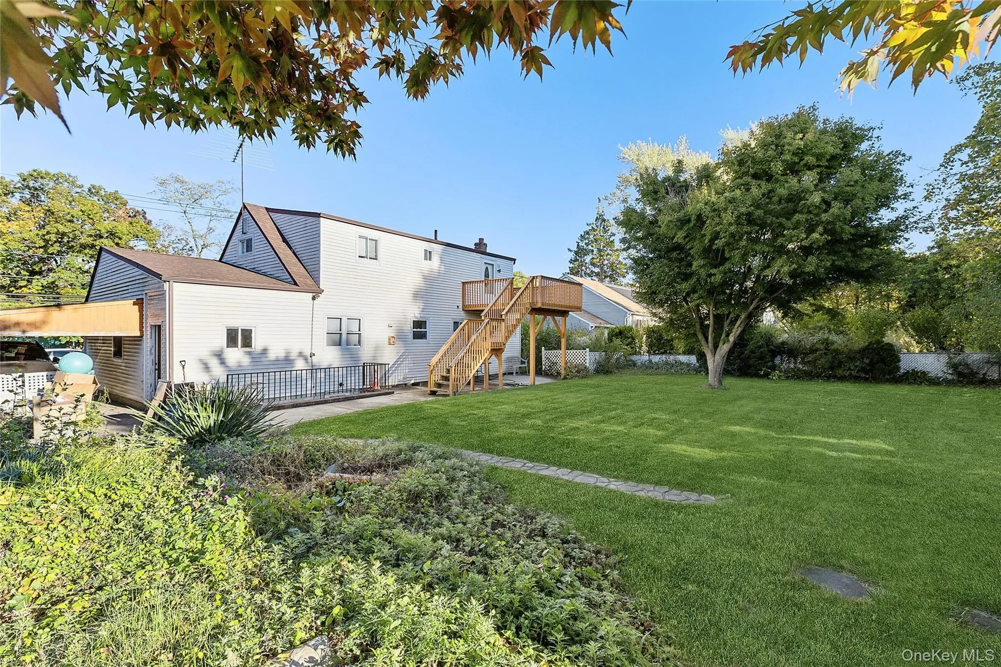 738 Old Town Road, Port Jefferson Station, New York, United States. - Photo 25