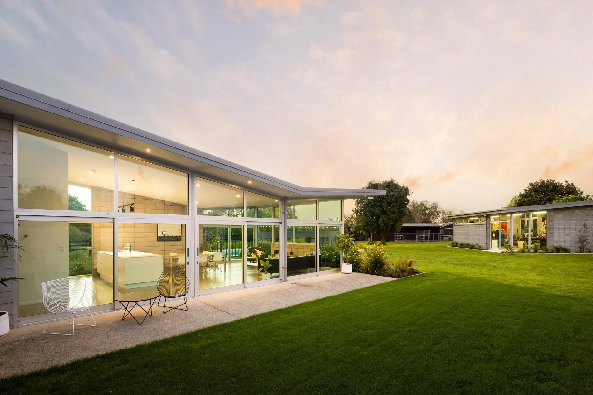 Exterior photo 10