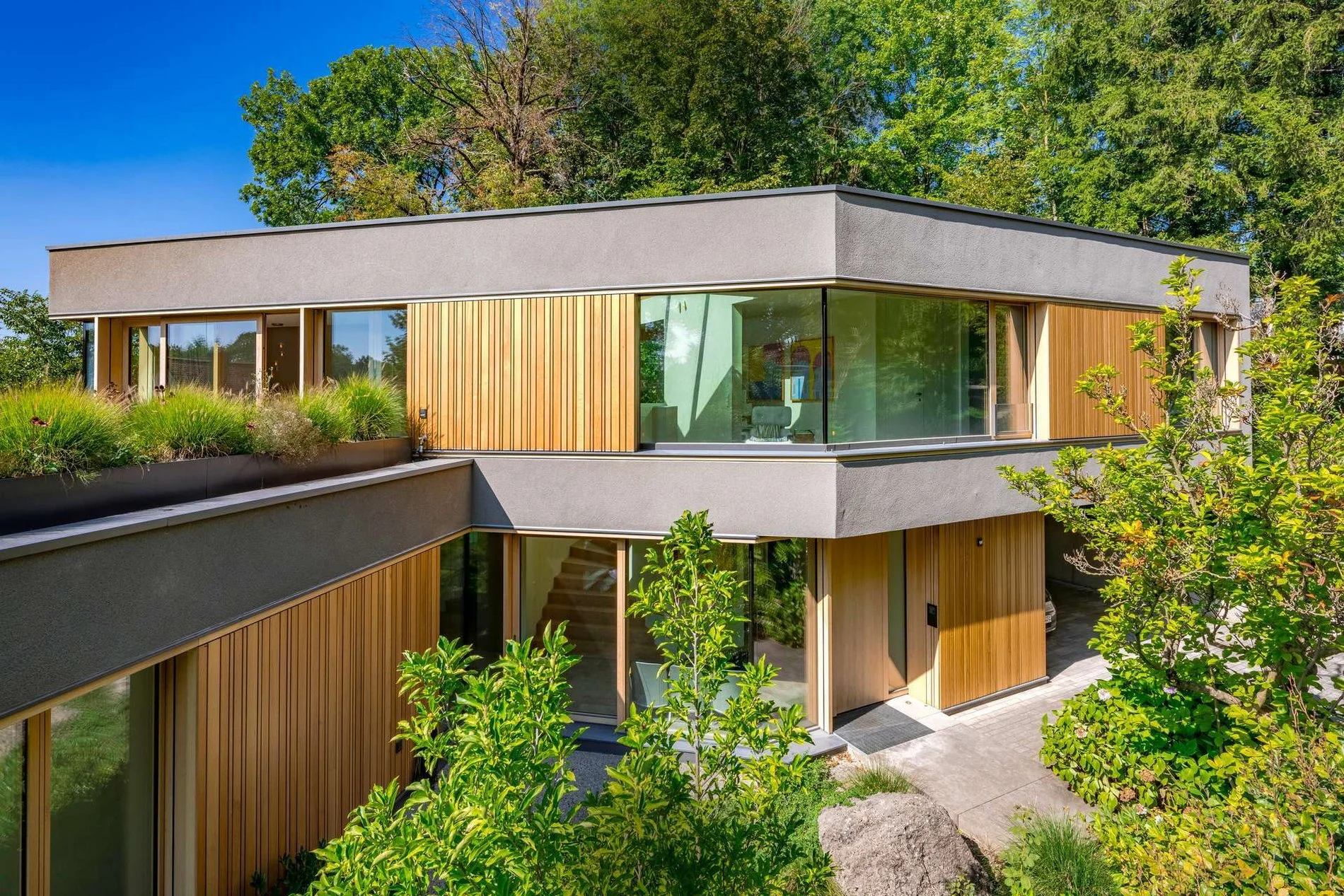 Exterior photo 3