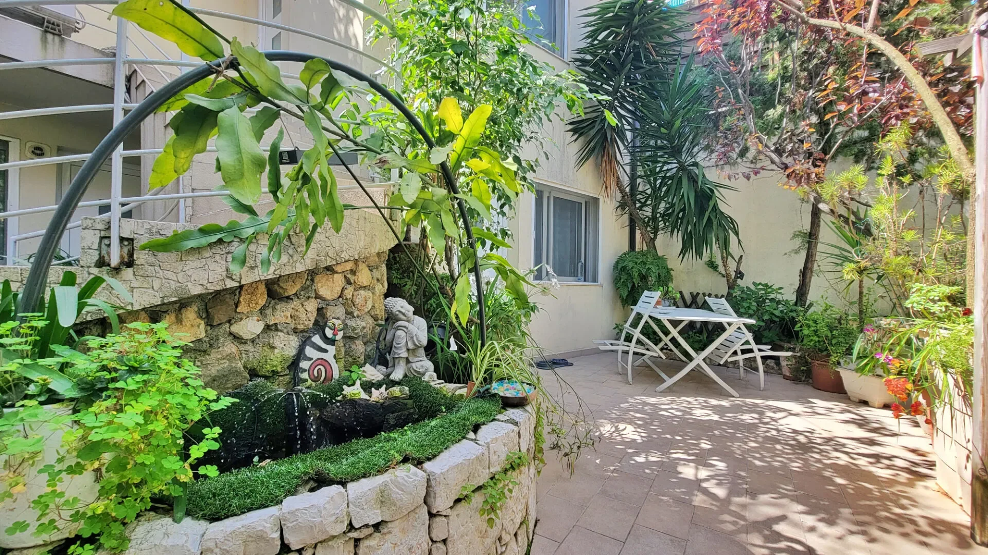Exterior photo 4