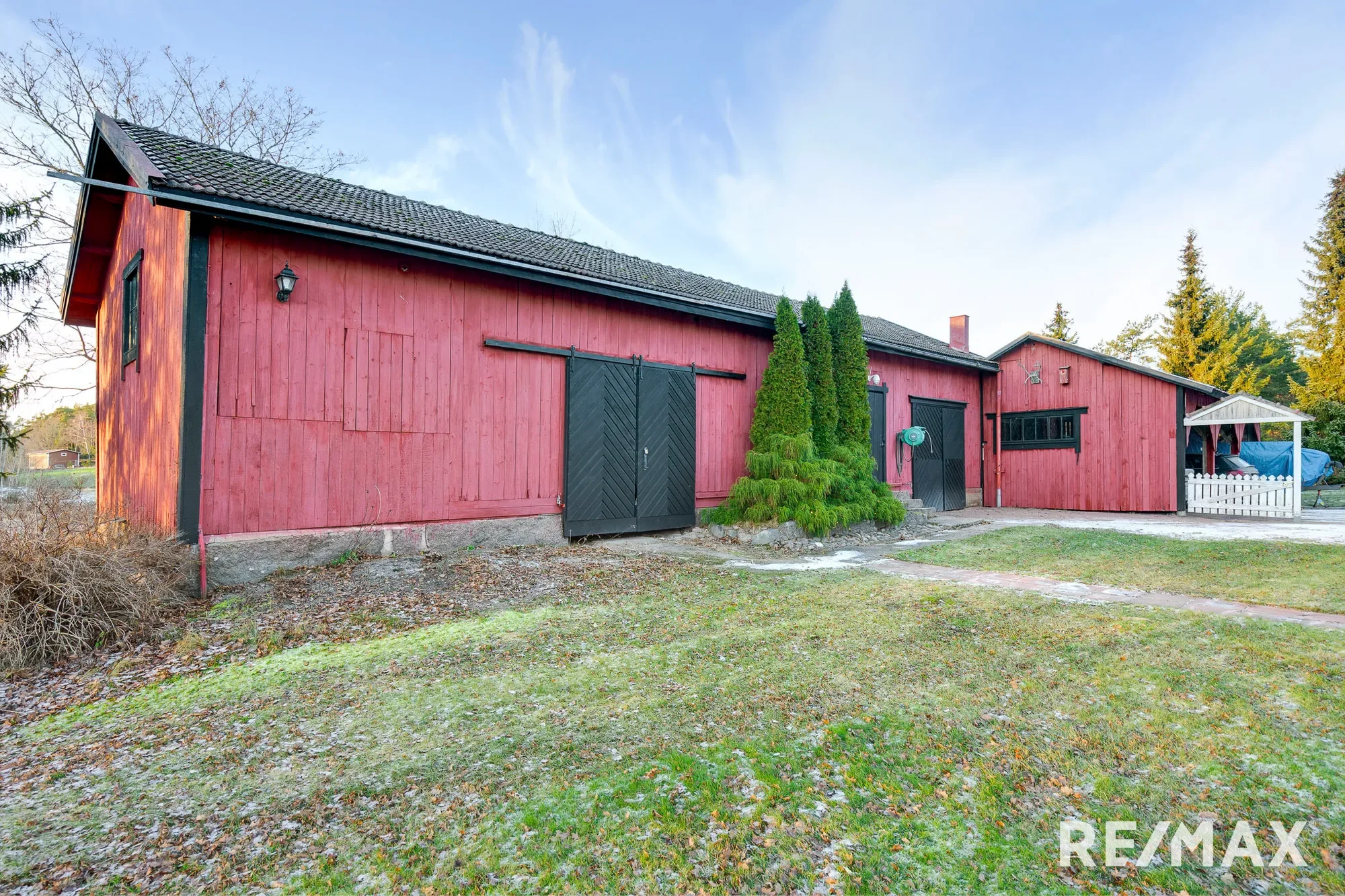 Exterior photo 11