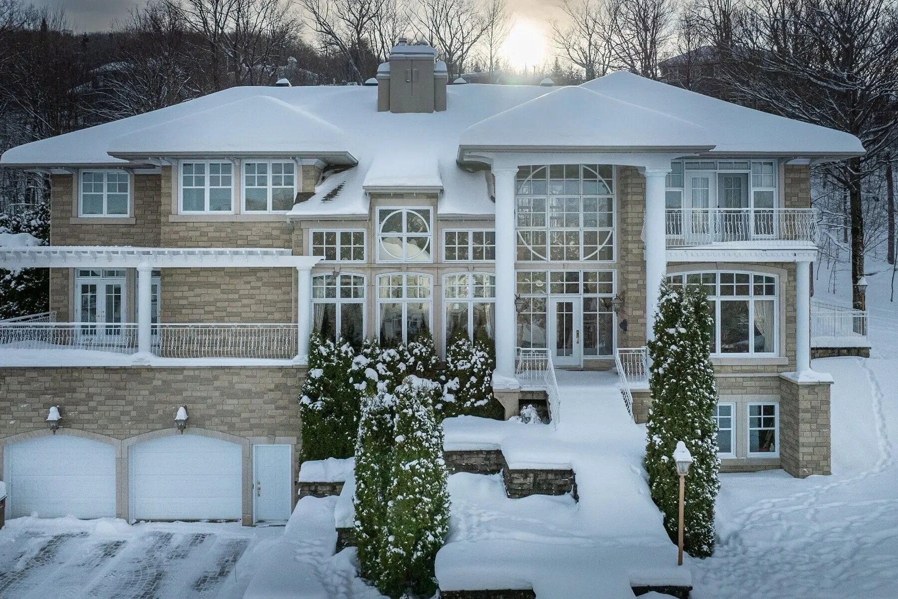 Exterior photo 2