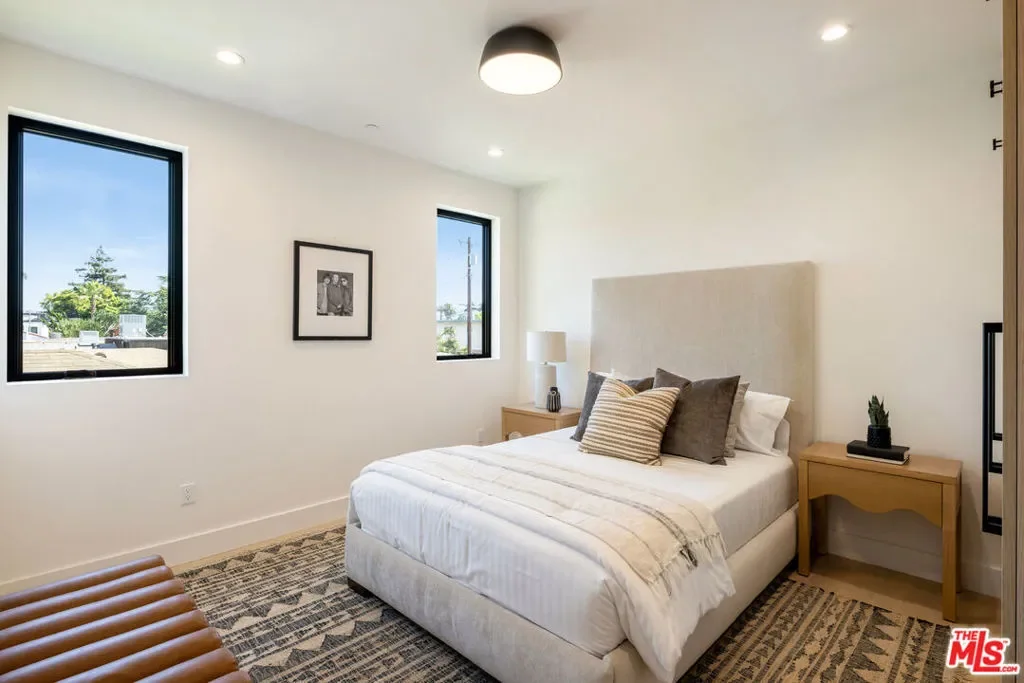 2115 Walnut Avenue, Los Angeles, California, United States. - Photo 16