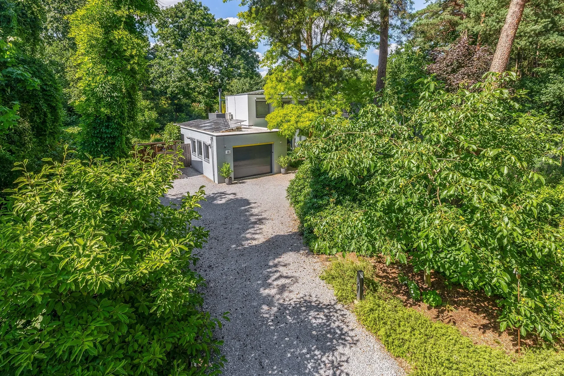 Exterior photo 5