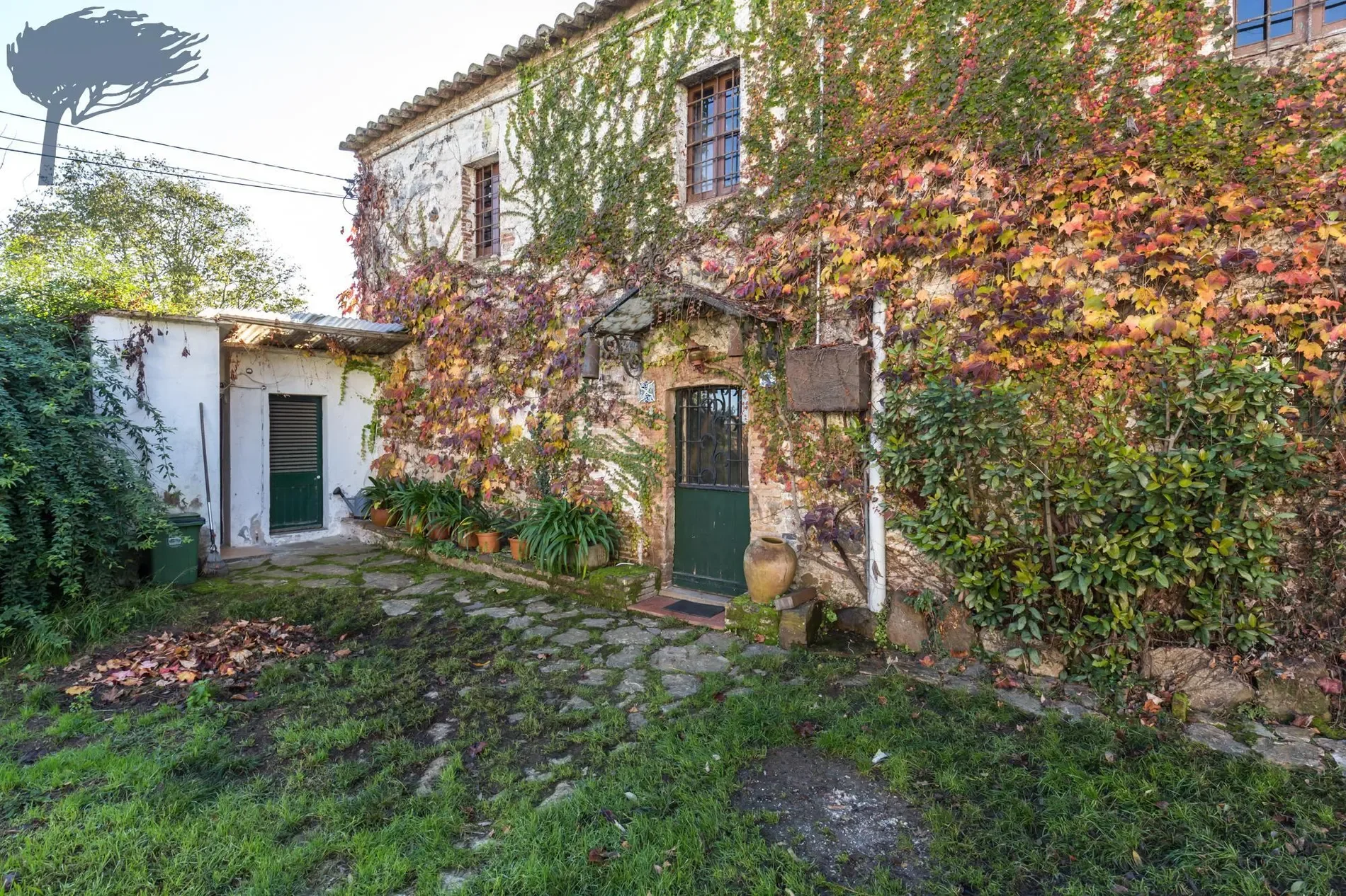 Exterior photo 8