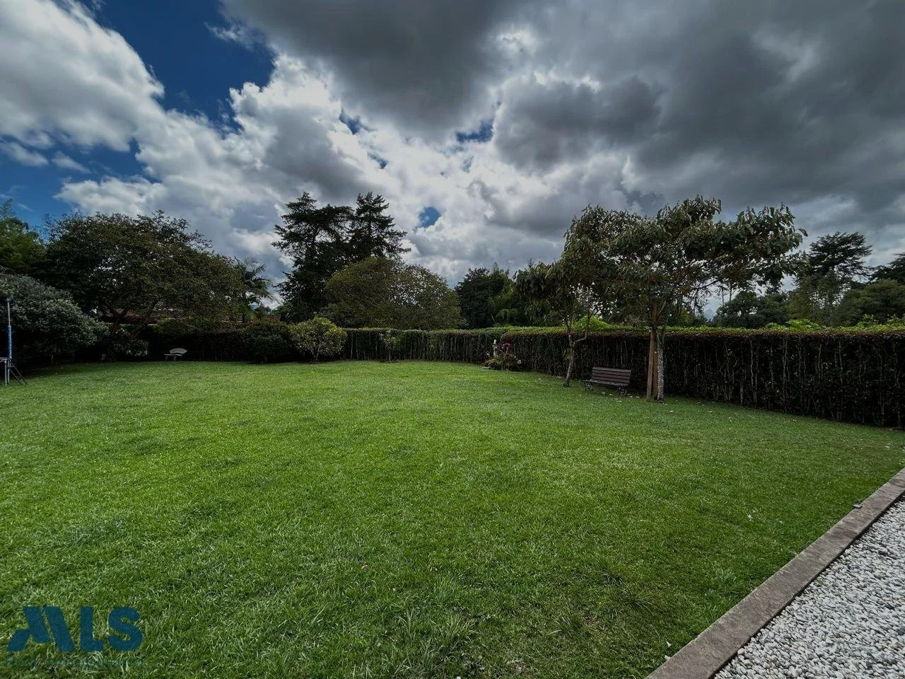 Exterior photo 8