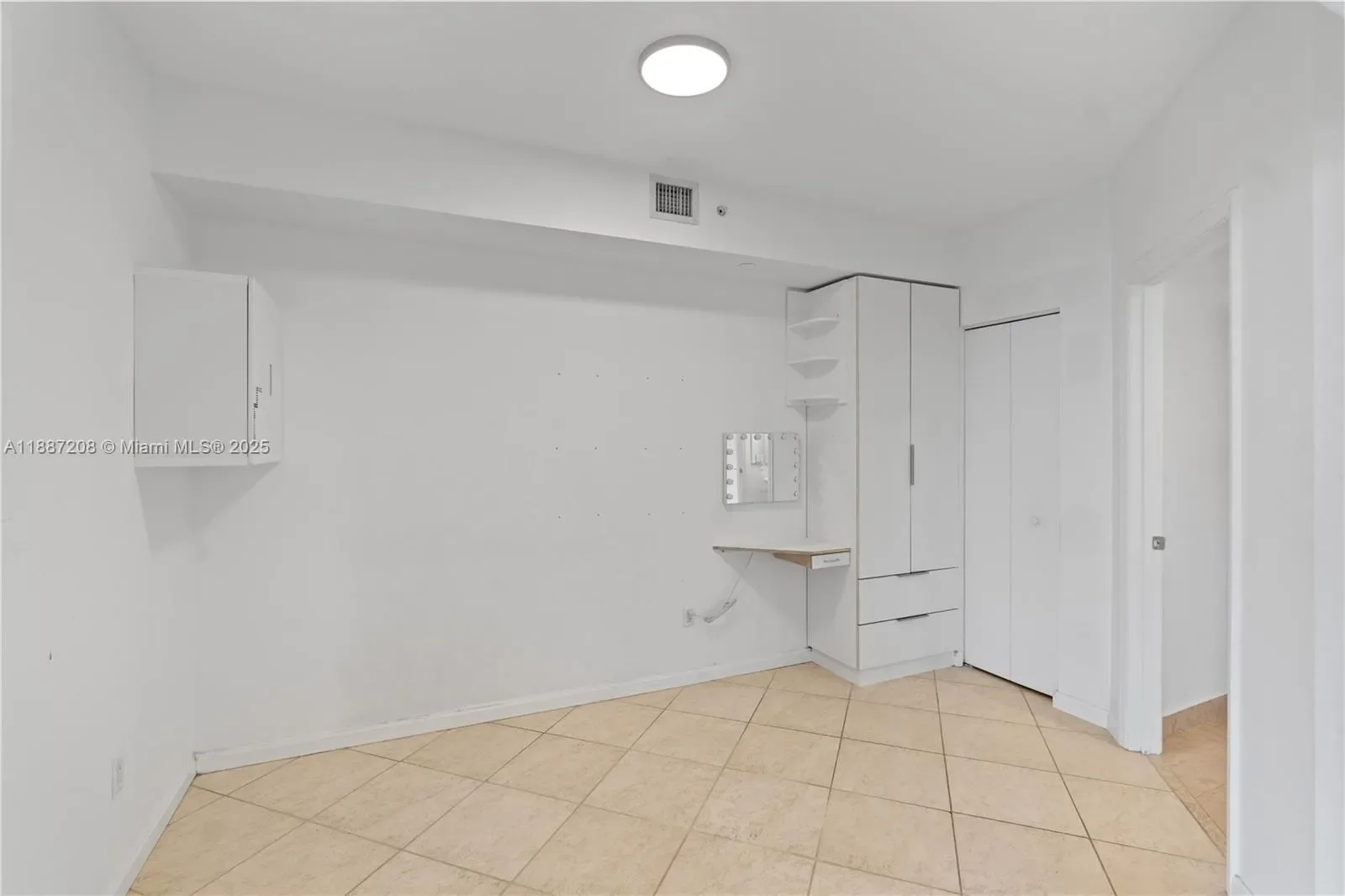 4779 Collins Ave 506, Miami Beach, Florida, United States. - Photo 16