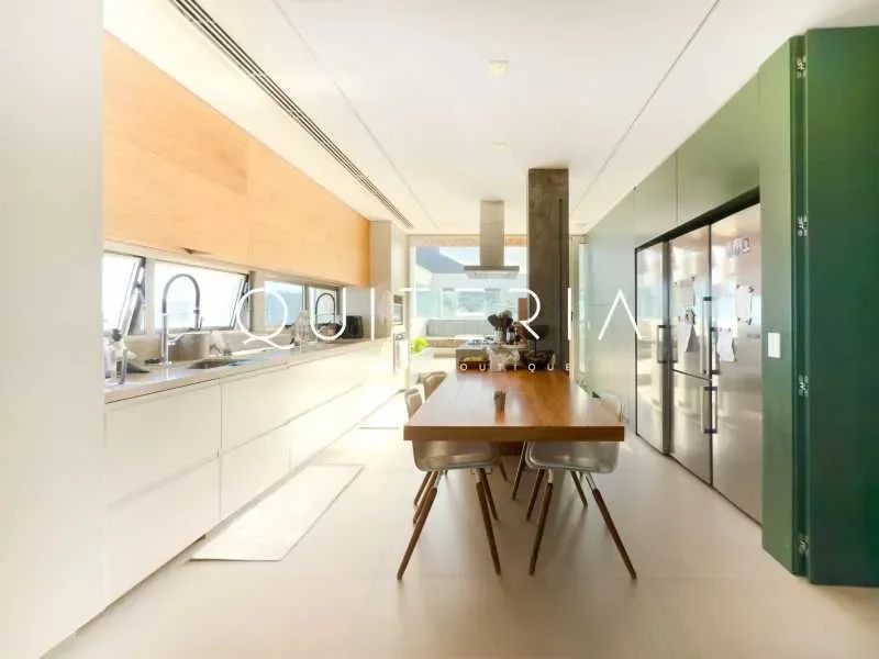 Cobertura Linear Reformada para Venda no Leblon com 550m² 4 Suítes Portaria 24hs 2 Vagas