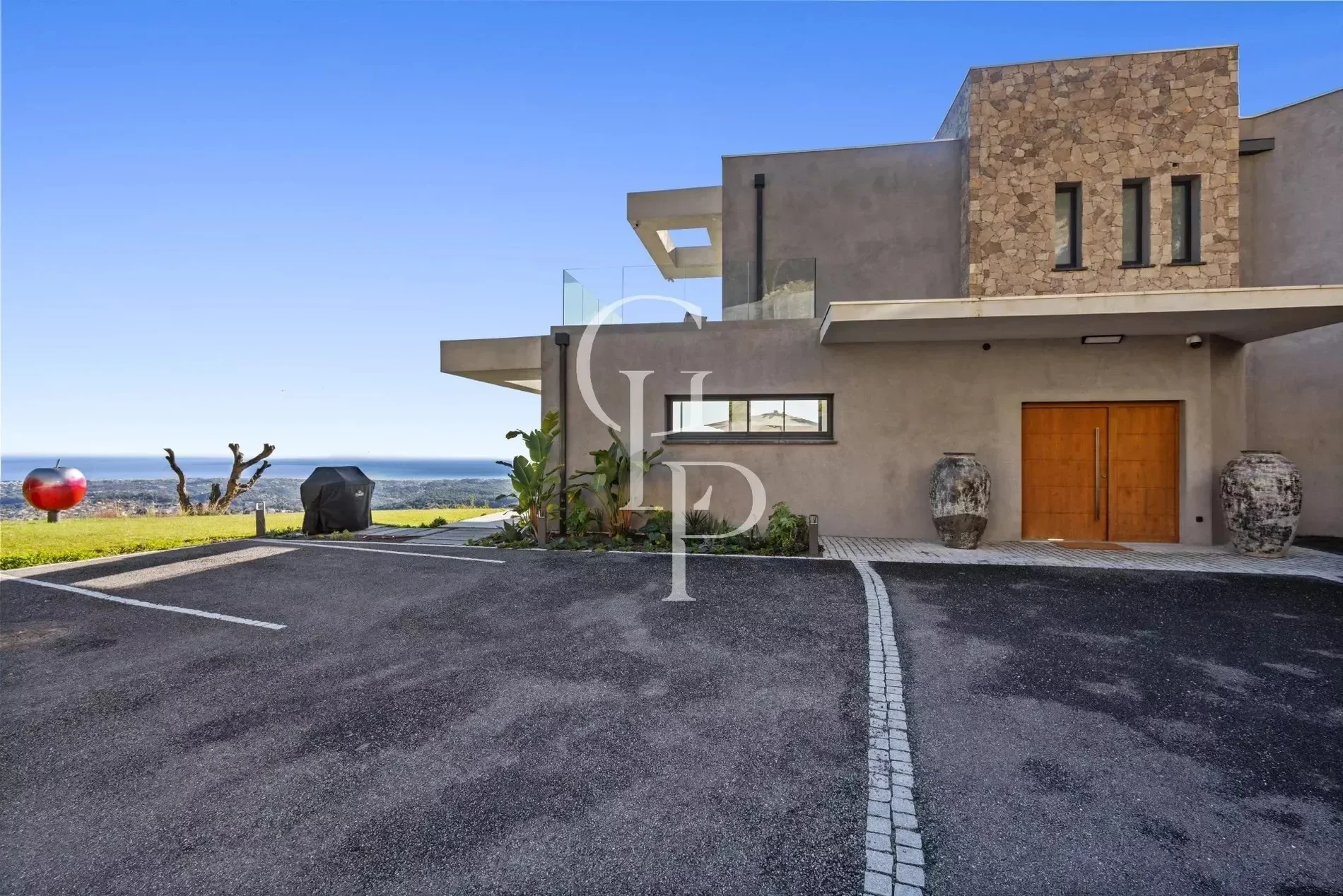 Exterior photo 3