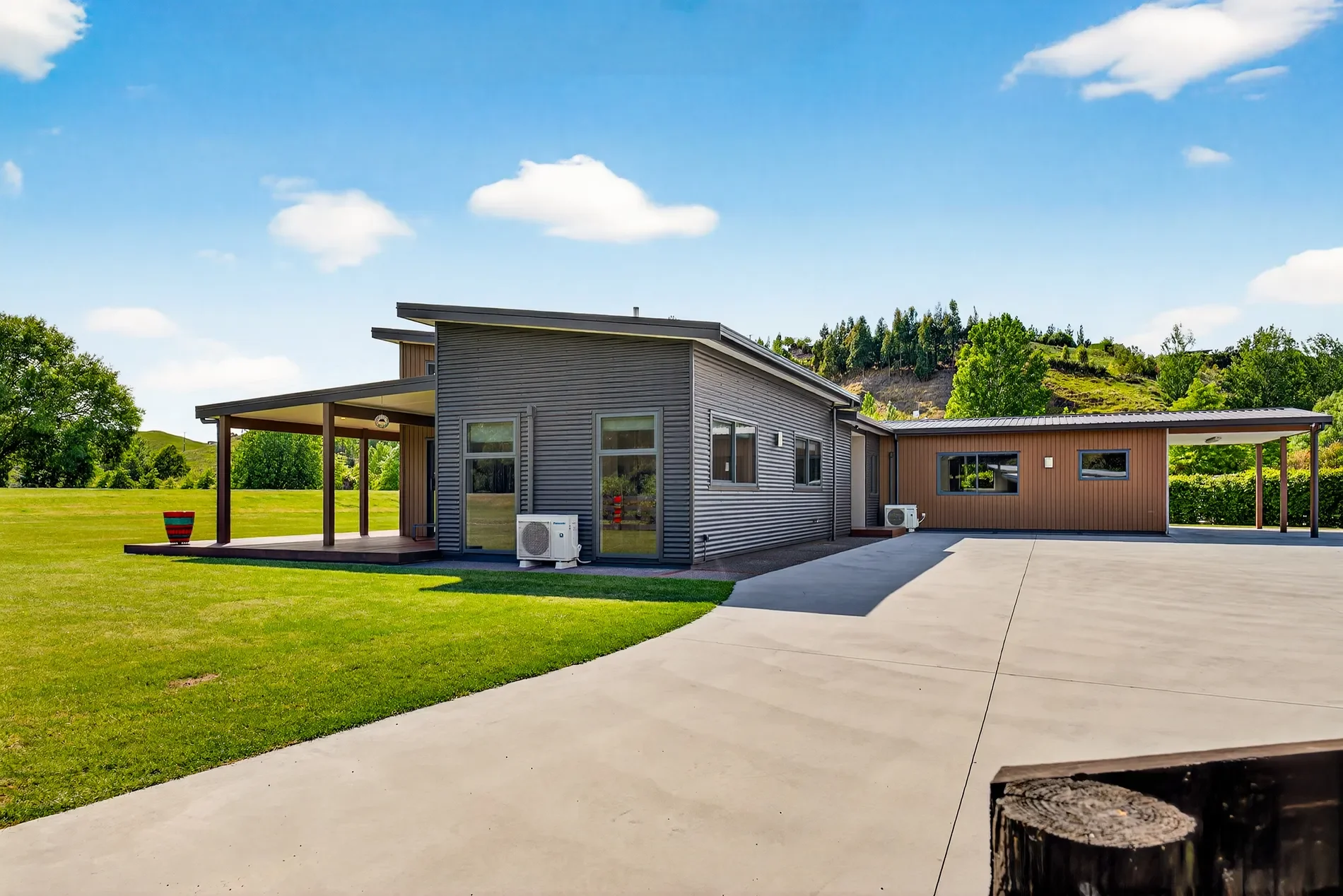 Exterior photo 4