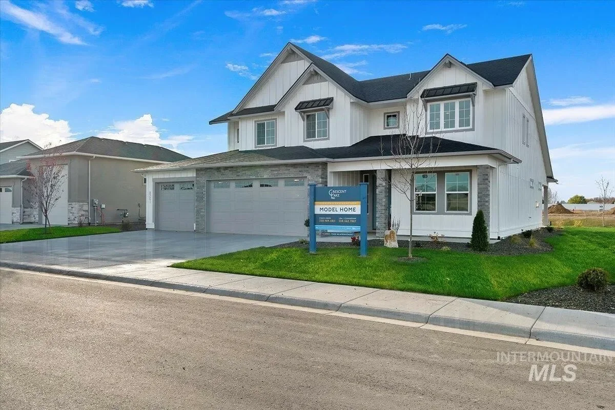Exterior photo 9
