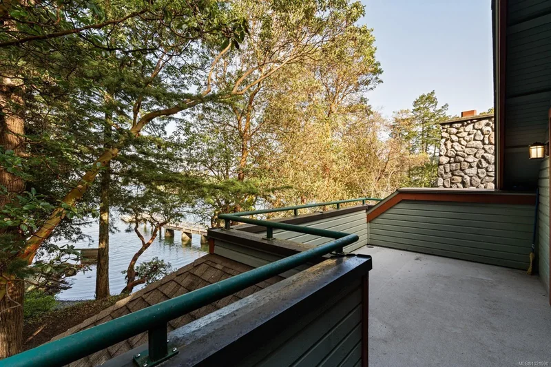 675 Towner Park Rd, North Saanich, British Columbia, Canada. - Photo 10