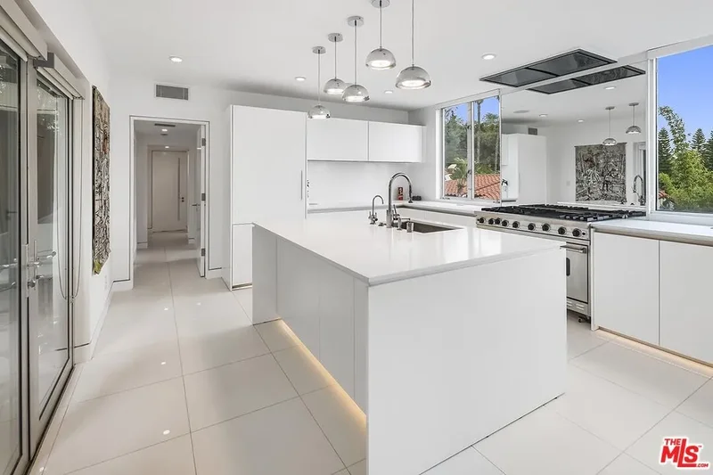 1377 Miller Pl, Los Angeles, California, United States. - Photo 3