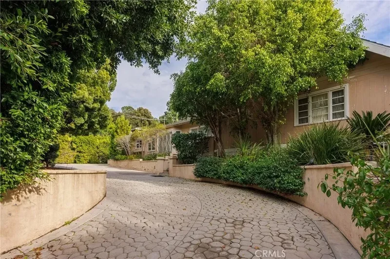 2072 Coldwater Canyon, Beverly Hills, California, United States. - Photo 15