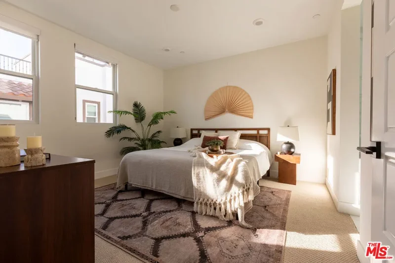 129 S Cessna Lane, Los Angeles, California, United States. - Photo 19
