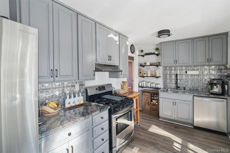 484 18th Street, West Babylon, New York, United States. - Photo 11