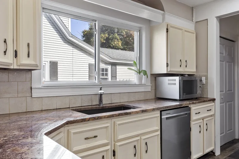 21 Vernon Street , Lowell, MA 01850, Lowell, Massachusetts, United States. - Photo 21
