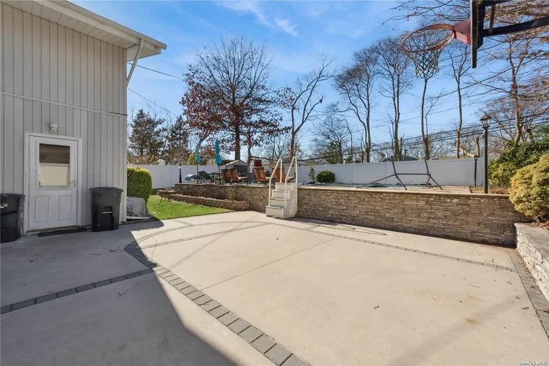 72 Shinbone Lane, Commack, New York, United States. - Photo 12