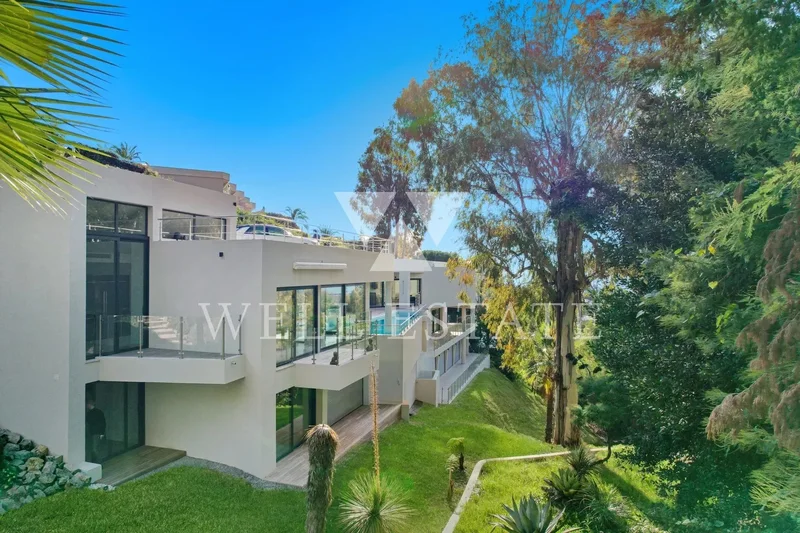 CANNES STYLISH 500M2 CONTEMPORARY VILLA WITH 6 BEDROOMS AND HEATED INFINITY POOL